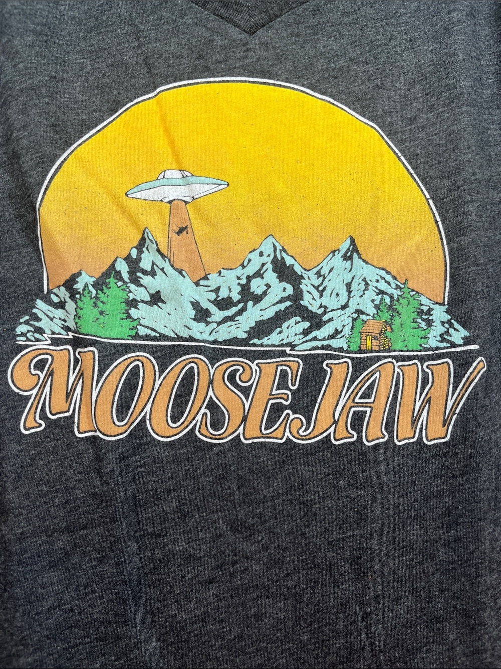 Moosejaw Women’s “Believe” UFO Mountain Graphic V-Neck Tee Black-Charcoal NWT - Picture 2 of 5